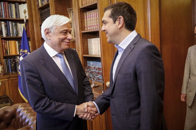 Τσίπρας στον Προκόπη Παυλόπουλο: «Δεν θα τη γλιτώσω τη γραβάτα, θα τη φορέσω» | iefimerida.gr 3