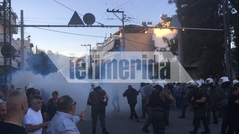Η κατάσταση στο Μενίδι έχει ξεφύγει: Μολότοφ, δακρυγόνα & ένοπλες περιπολίες! | iefimerida.gr 0