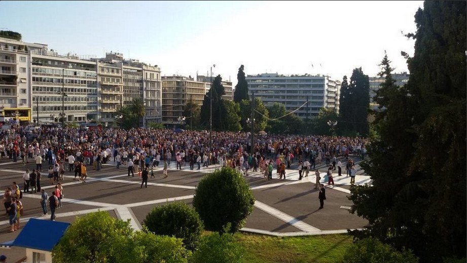 Thousands rally in Athens for Greece to stay in Europe | iefimerida.gr 2