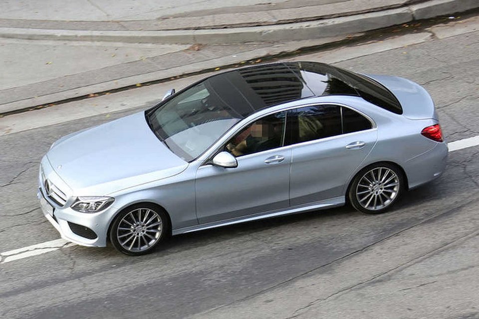 H καινούργια Mercedes C-Class σε γυρίσματα χωρίς καμουφλάζ | iefimerida.gr 1