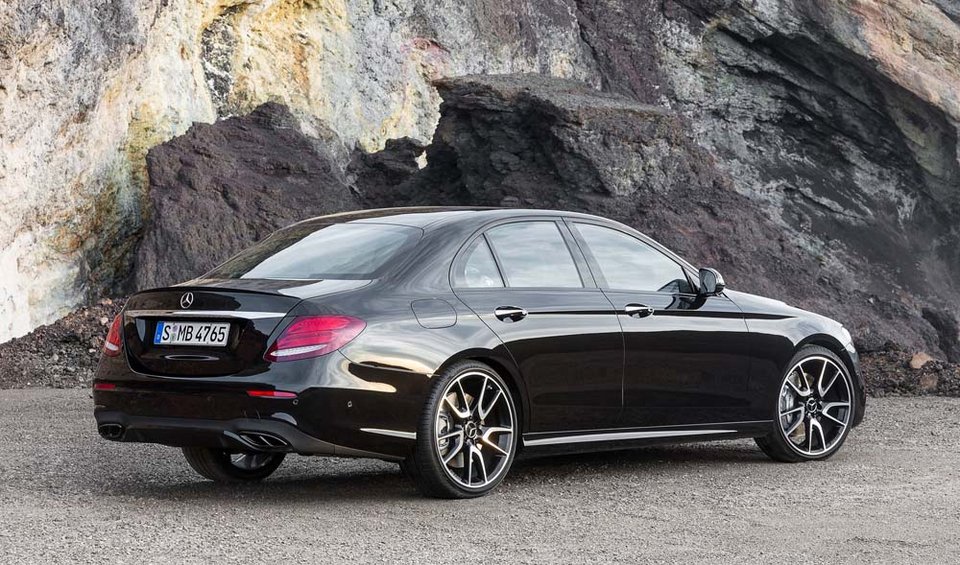 H τετρακίνητη Mercedes AMG E43 έχει 396 άλογα | iefimerida.gr 0