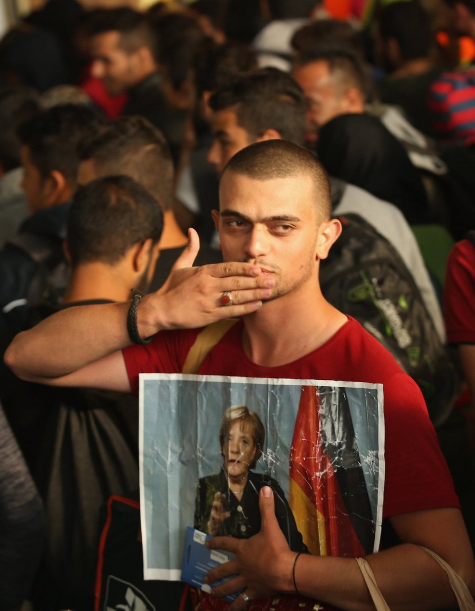 H Μέρκελ τα «ακούει» τώρα για τους πρόσφυγες -Σφοδρή κριτική στη Γερμανία | iefimerida.gr 1