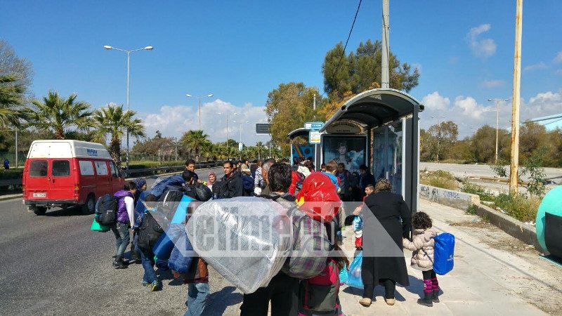 Οι πρόσφυγες εγκαταλείπουν το Ελληνικό -Εκλεισαν την παραλιακή και πάνε Ειδομένη | iefimerida.gr 14