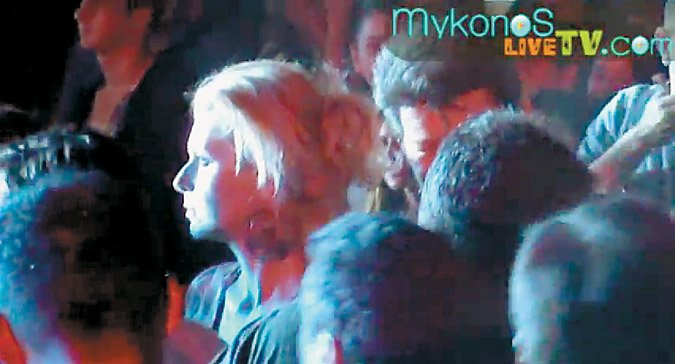 Τα βίντεο και οι εικόνες από το πάρτι με τον αστακοπόλεμο και τη συναυλία Ρουβά στη Μύκονο | iefimerida.gr 2