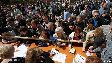 Υπέρ της ανεξαρτησίας ψήφισε το Ντονέτσκ της Ανατολικής Ουκρανίας | iefimerida.gr 9