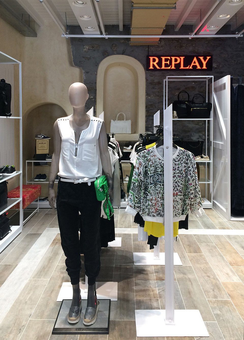 Νέο Replay Store στη Μύκονο | iefimerida.gr 0