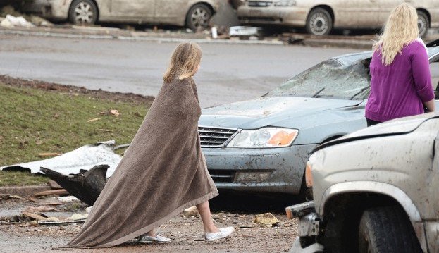 Οκλαχόμα: Δέκα συγκλονιστικές εικόνες από τo φονικό πέρασμα του ανεμοστρόβιλου - 91 νεκροί, ανάμεσά τους 30 παιδιά | iefimerida.gr 8