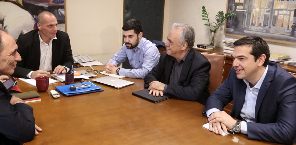 Οι απίστευτοι διάλογοι Βαρουφάκη με υπουργούς και Τσίπρα το καλοκαίρι του 2015 -«Εχουν κάνει μάγια του Αλέξη» | iefimerida.gr 1