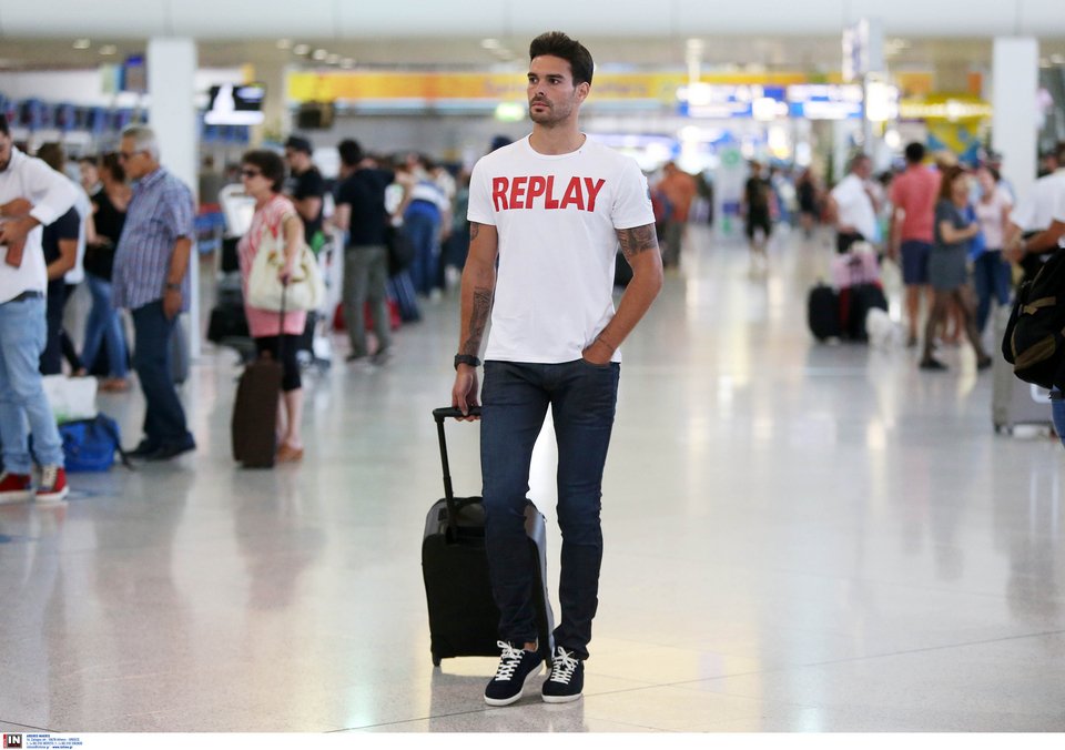 Ο Ολυμπιακός με Replay Jeans αναχώρησε για την Πορτογαλία | iefimerida.gr 2