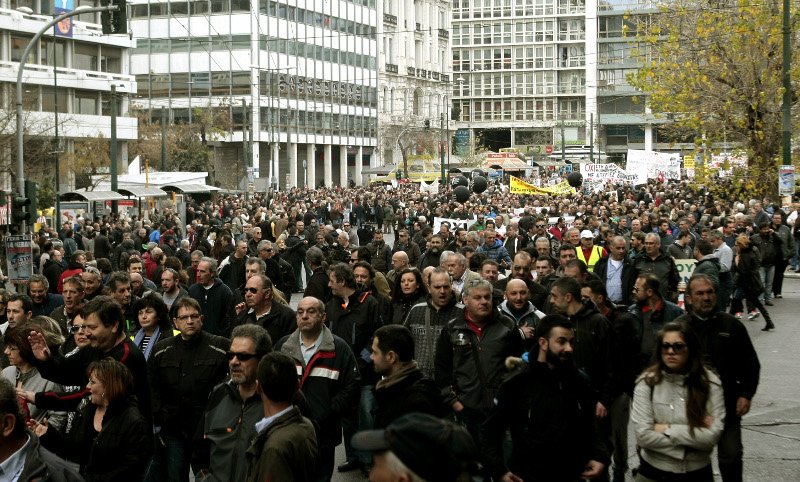 Κατέβασε ρολά η Ελλάδα την Πέμπτη -Μεγαλειώδεις πορείες κατά του Ασφαλιστικού | iefimerida.gr 7