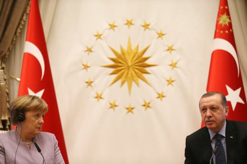 Eρντογάν μετά τη συνάντηση με Μέρκελ: Συζητήσαμε για τη Συρία, το Ιράκ και το Αιγαίο | iefimerida.gr 1