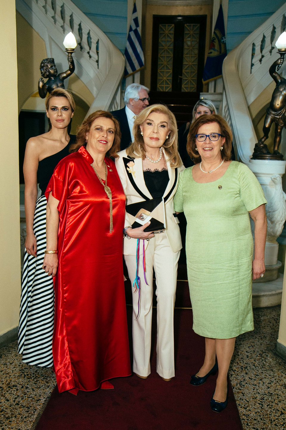 Η κυρία Μαριάννα Β. Βαρδινογιάννη με τις κυρίες Μαρία Ροδακάκη, Ντίντα Μανώλη και Μάρη Δεληβοριά