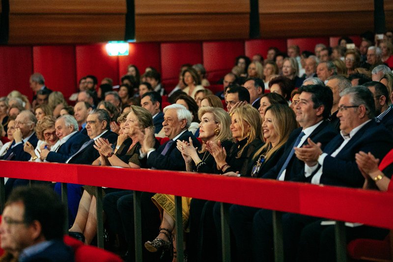 Οι συντελεστές της παράστασης καταχειροκροτήθηκαν από το κοινό