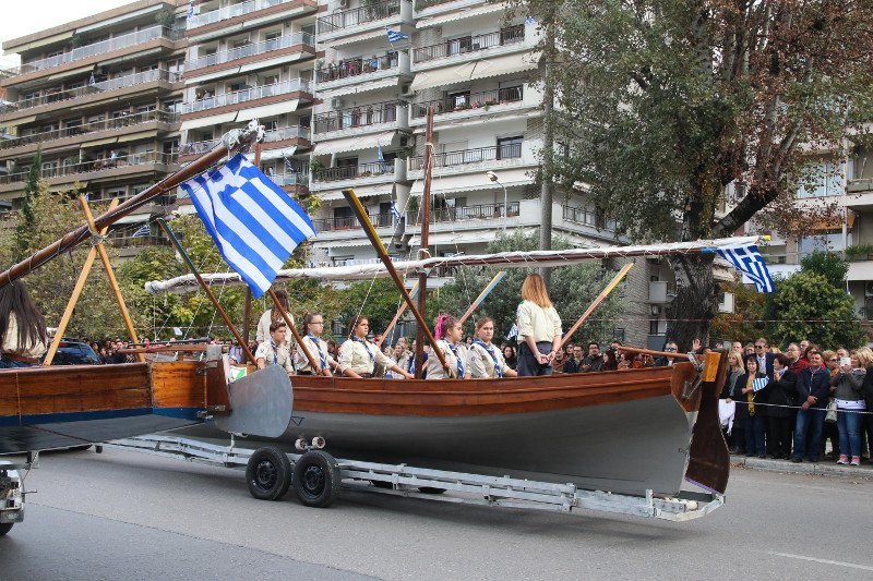 Εντυπωσιακές εικόνες από τη στρατιωτική παρέλαση για την 28η Οκτωβρίου | iefimerida.gr 9