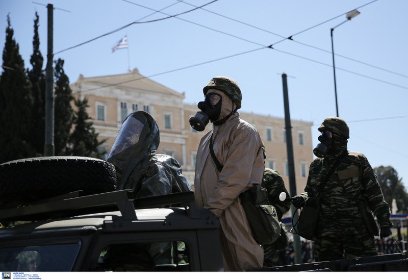 H στρατιωτική παρέλαση στην Αθήνα -Εντυπωσιακές εικόνες | iefimerida.gr 11