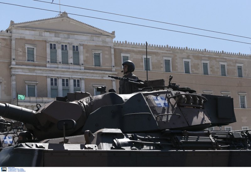 H στρατιωτική παρέλαση στην Αθήνα -Εντυπωσιακές εικόνες | iefimerida.gr 10
