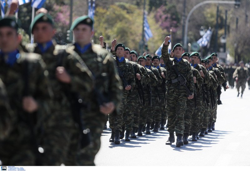 H στρατιωτική παρέλαση στην Αθήνα -Εντυπωσιακές εικόνες | iefimerida.gr 3