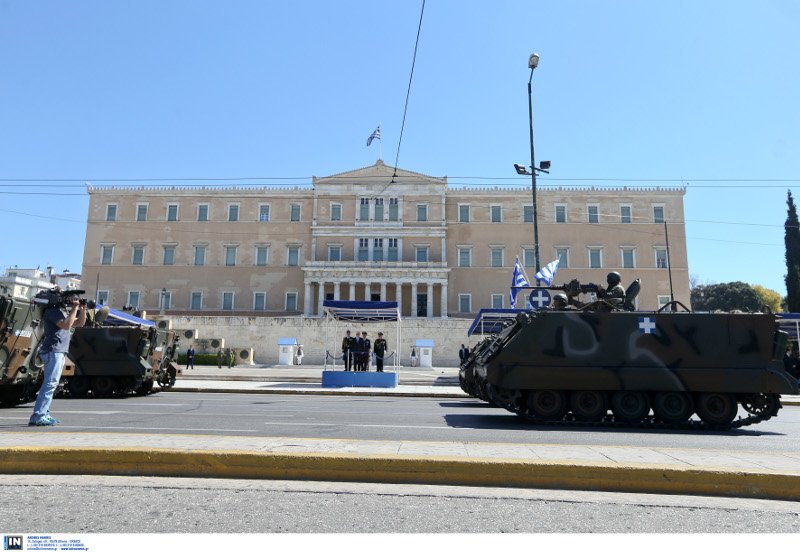 H στρατιωτική παρέλαση στην Αθήνα -Εντυπωσιακές εικόνες | iefimerida.gr 8