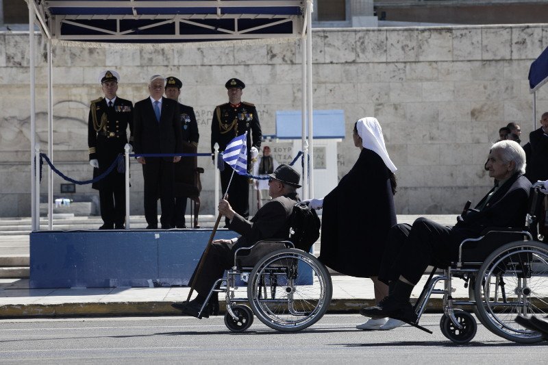 H στρατιωτική παρέλαση στην Αθήνα -Εντυπωσιακές εικόνες | iefimerida.gr 21