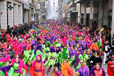30.000 καρναβαλιστές στην Πάτρα- Κορυφώθηκε το φαντασμαγορικό θέαμα | iefimerida.gr 2