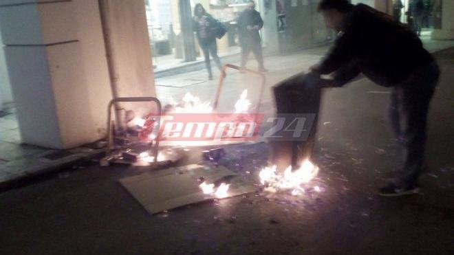 Χάος: Κουκουλοφόροι τα έσπασαν σε Αθήνα, Θεσσαλονίκη, Πάτρα, Βόλο | iefimerida.gr 21