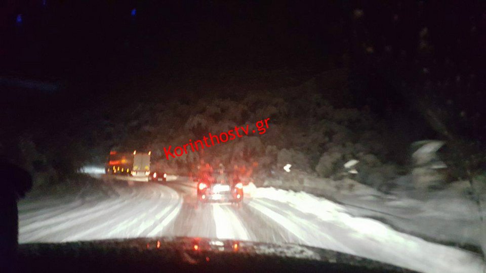Φονικός χιονιάς –10 ώρες εγκλωβισμένοι οι οδηγοί στην εθνική Πατρών-Κορίνθου | iefimerida.gr 2