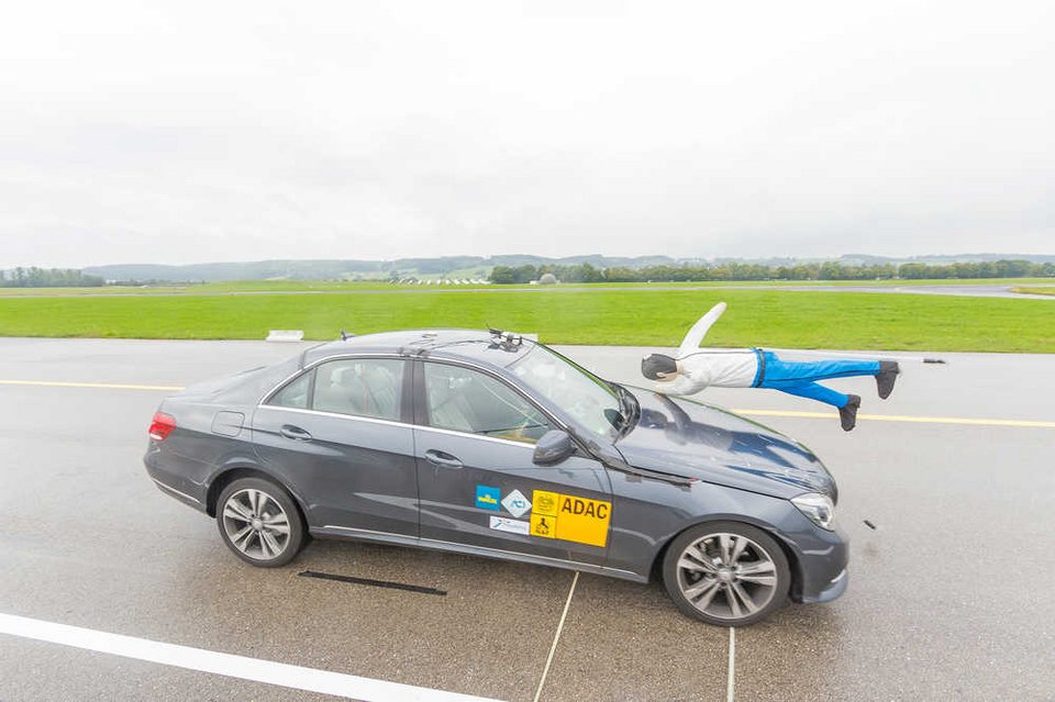 Η ADAC κατέληξε πως η Volvo έχει το καλύτερο σύστημα προστασίας πεζών | iefimerida.gr 1