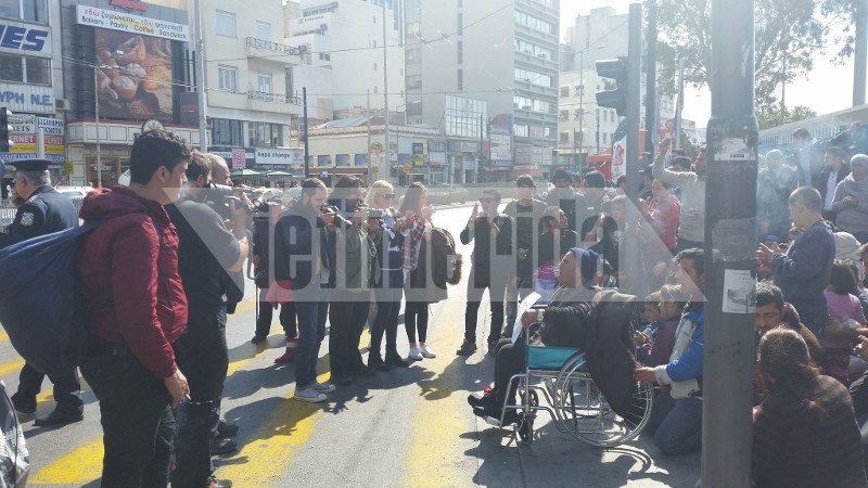 Οι πρόσφυγες εγκαταλείπουν το Ελληνικό -Εκλεισαν την παραλιακή και πάνε Ειδομένη | iefimerida.gr 16