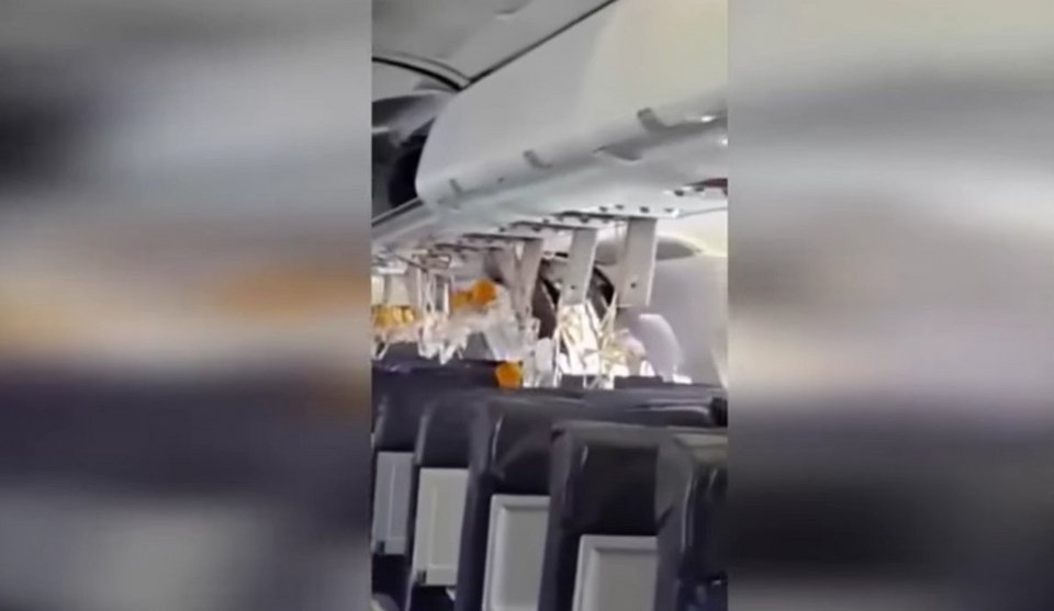 Σοκαριστικό βίντεο: Ανοιξε τρύπα σε αεροπλάνο από έκρηξη – Στιγμές τρόμου για τους επιβάτες | iefimerida.gr 0