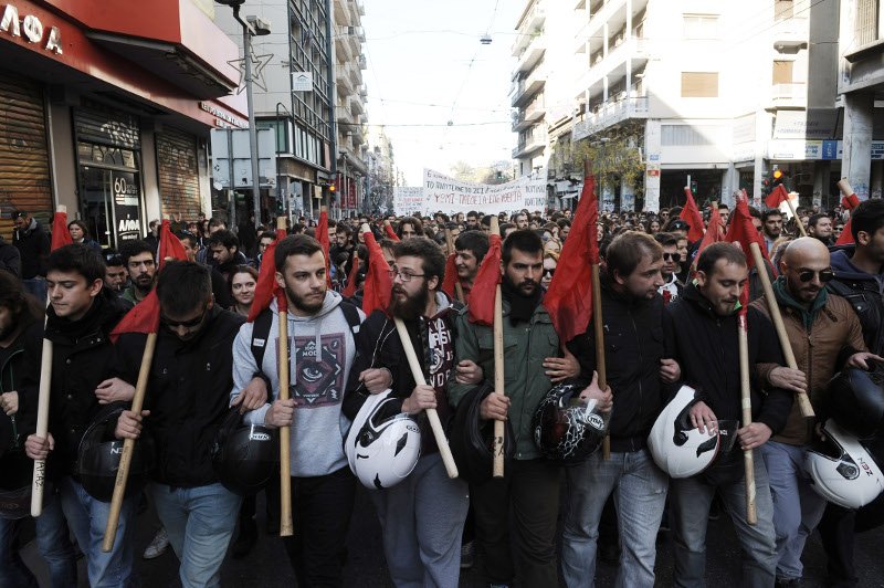 Χάος: Κουκουλοφόροι τα έσπασαν σε Αθήνα, Θεσσαλονίκη, Πάτρα, Βόλο | iefimerida.gr 34