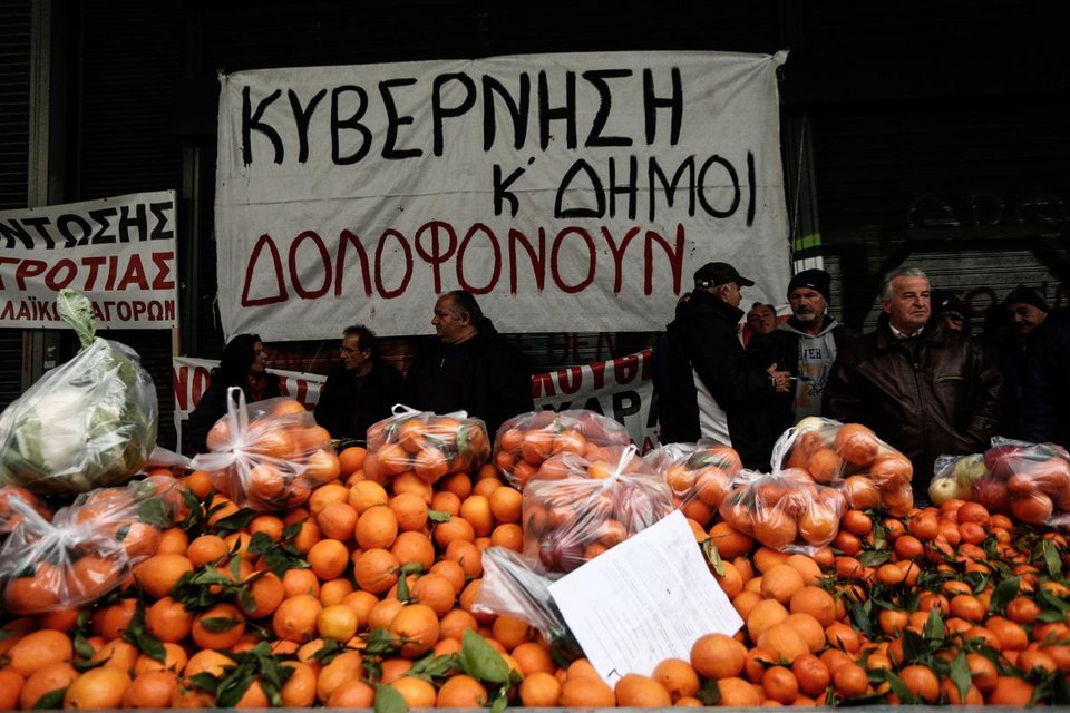 Εριξαν χημικά στους αγρότες -Μπλόκα και συγκεντρώσεις από τον Εβρο έως την Κρήτη | iefimerida.gr 7