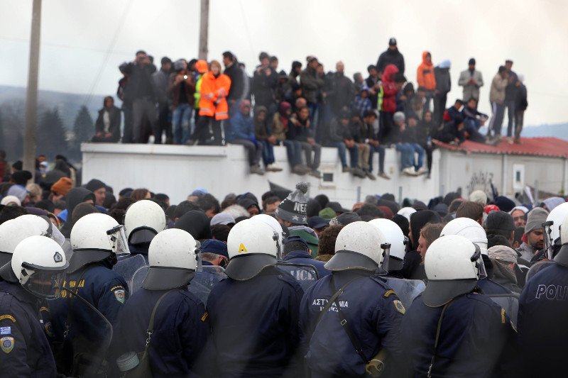 Ειδομένη: Οργισμένοι οι πρόσφυγες μετά τη νέα απάτη περί ανοίγματος των συνόρων | iefimerida.gr 2