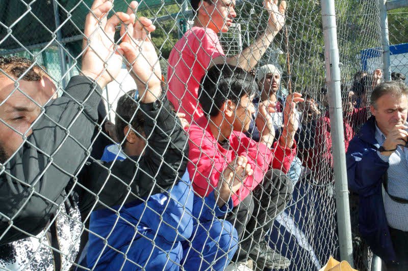Ασταμάτητες προσφυγικές ροές: Πάνω από 250 πρόσφυγες στη Χίο σε 24 ώρες | iefimerida.gr 0