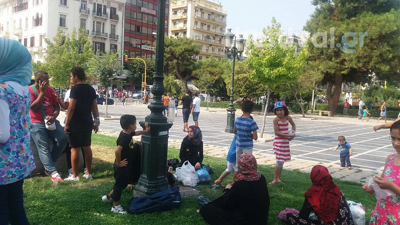 Πρόσφυγες στη Θεσσαλονίκη: Ανοίξτε τα σύνορα -Δεν είμαστε χαρούμενοι εδώ | iefimerida.gr 2