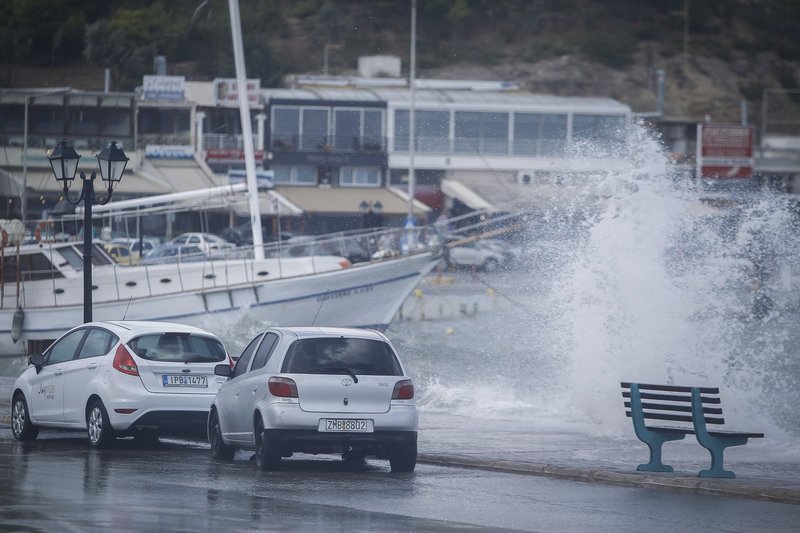 Ισχυροί άνεμοι στο λιμάνι της Ραφήνας