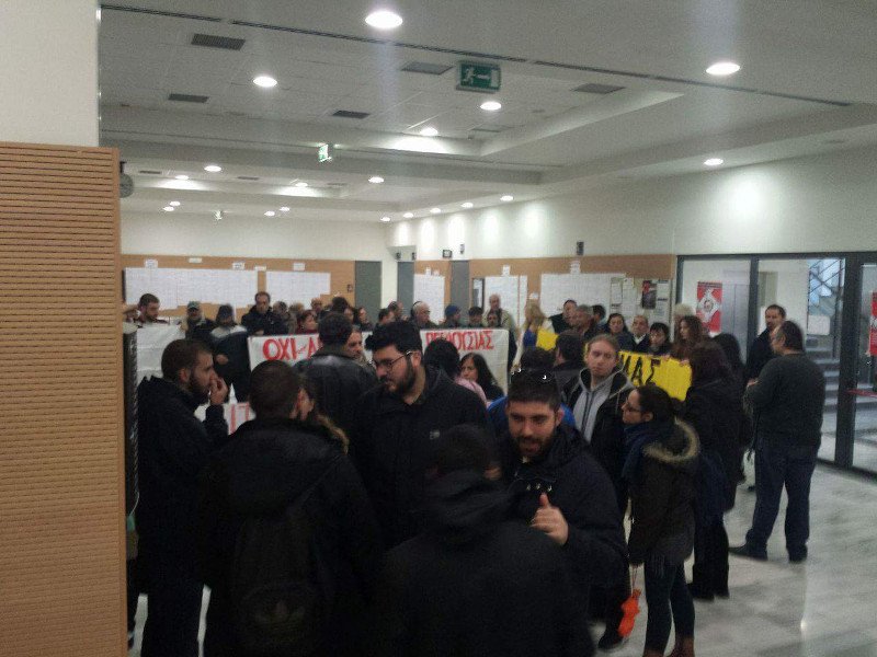Ενταση ξανά στους πλειστηριασμούς σε Θεσσαλονίκη και Αθήνα -«Εξω κοράκια!» | iefimerida.gr 3