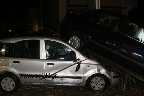 Σκηνικό Αποκάλυψης στη Ρόδο -Μια νεκρή, δύο αγνοούμενοι από την κακοκαιρία | iefimerida.gr 2