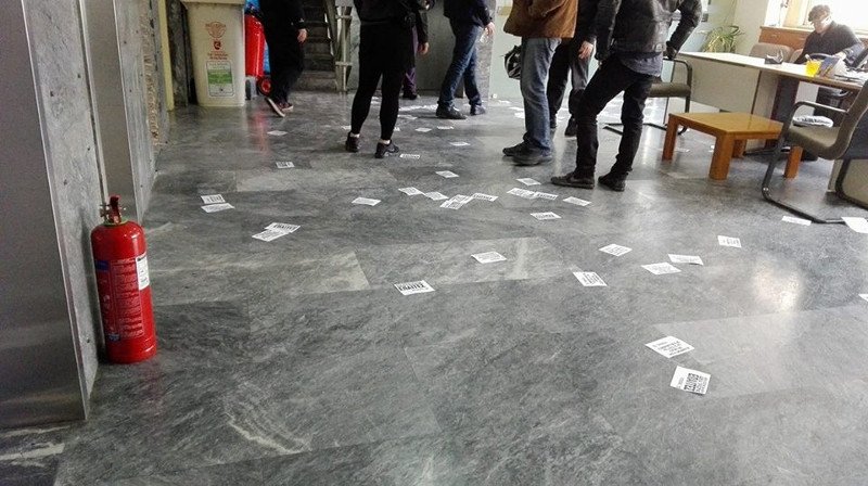 Εισβολή του Ρουβίκωνα στο υπουργείο Εργασίας -«Δεν θα ζήσουμε σαν δούλοι» | iefimerida.gr 0