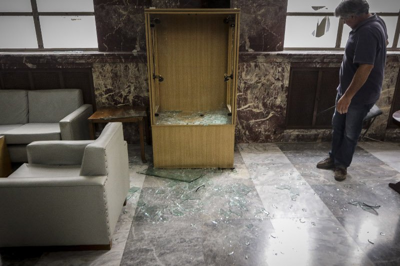 εικόνες απο την εισβολή αναρχικών στο υπ. Εμπορίου για την άδεια Κουφοντίνα- φωτό eurokinissi