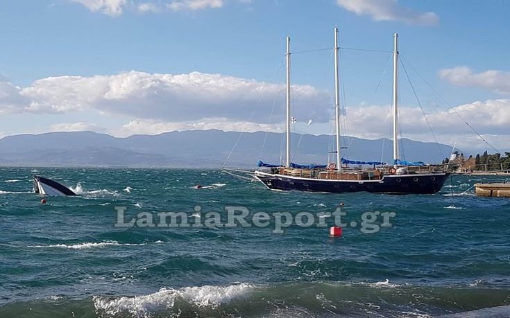 Σκάφος βούλιαξε από τον ισχυρό αέρα στην Φθιώτιδα | iefimerida.gr 3