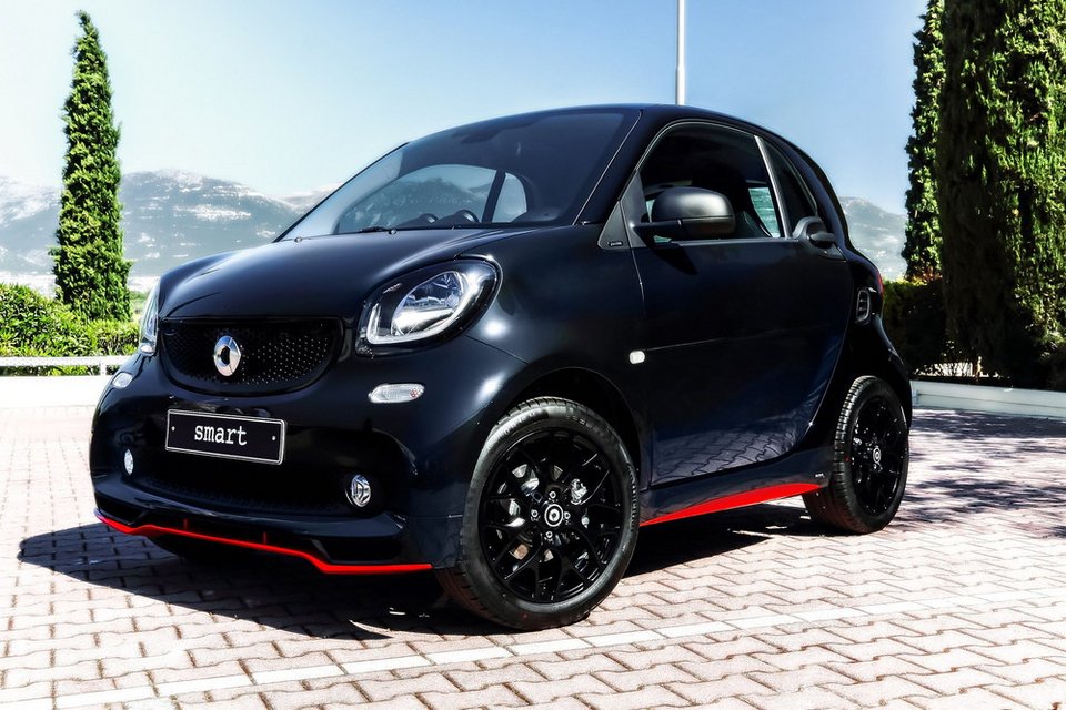 Νέες, ειδικές εκδόσεις Smart fortwo «Dark Knight» και forfour «Dark Matter» | iefimerida.gr 0
