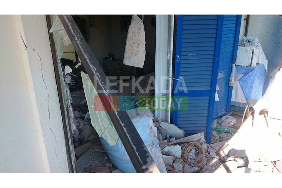 Ο σεισμός έπληξε βαριά τη Λευκάδα -Δύο νεκροί και τεράστιες καταστροφές | iefimerida.gr 2