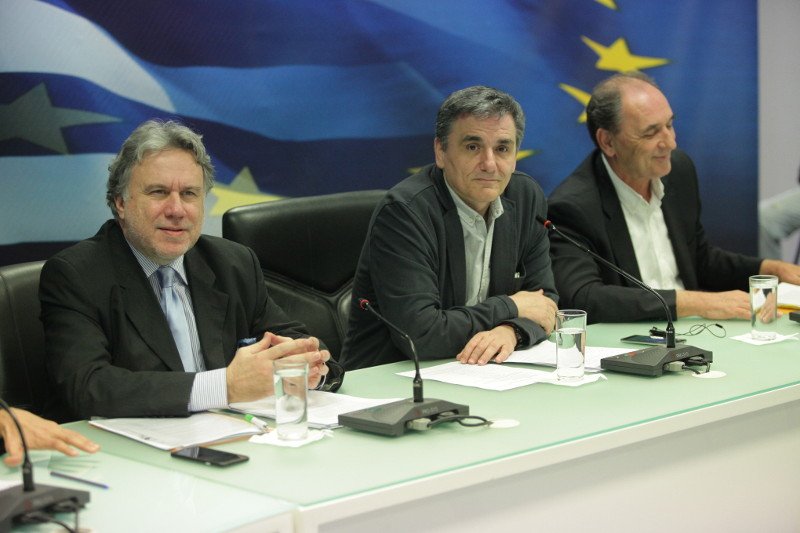 «Λάβαρο αντίστασης» σηκώνει τώρα η κυβέρνηση κατά των θεσμών | iefimerida.gr 0