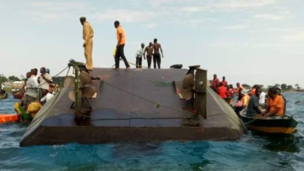 Στο φέρι που ανετράπη υπήρχαν πάνω από 400 επιβάτες -Φωτογραφία: BBC/Stephen Msengi
