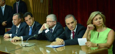 Το backstage των σημερινών τελετών παράδοσης-παραλαβής μέσα από 24 εικόνες: Τα φιλιά, τα χάδια μεταξύ πρώην και νυν και τα χαρτομάντηλα του Μανιτάκη | iefimerida.gr 5
