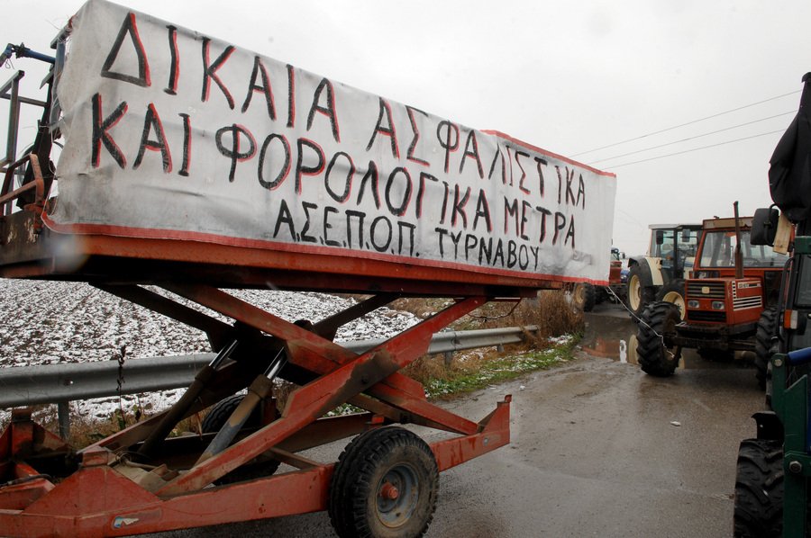 Εριξαν χημικά στους αγρότες -Μπλόκα και συγκεντρώσεις από τον Εβρο έως την Κρήτη | iefimerida.gr 11