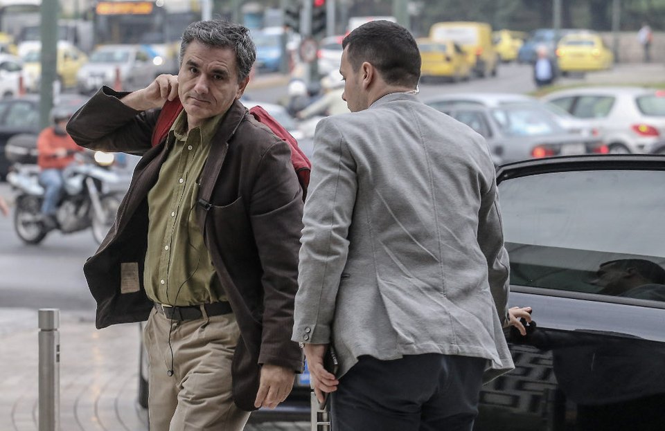 Εκνευρισμένοι οι δανειστές με Τσακαλώτο και Φλαμπουράρη -Οι υπουργοί «έστησαν» την Τρόικα, πήγαν αργοπορημένοι στο ραντεβού | iefimerida.gr 0