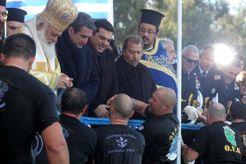 Εορτασμός Θεοφανείων: Στην Καβάλα ο Σαμαράς, στον Πειραιά ο Τσίπρας | iefimerida.gr 4