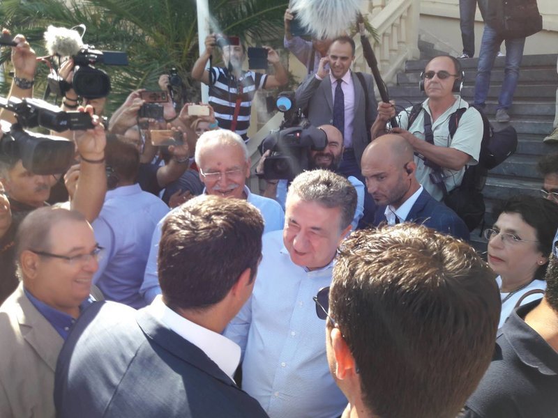 Ο Σταύρος Αρναουτάκης υποδέχεται τον πρωθυπουργό -Φωτογραφία: cretapost.gr