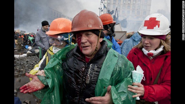 Σκηνές εμφυλίου στο Κίεβο: Βία εκτός ορίων - σφαίρες και νεκροί παντού στους δρόμους | iefimerida.gr 8